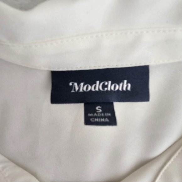 ModCloth Ruffle Sleeve Button-Up Blouse White Feminine Workwear Size Small - Picture 8 of 13
